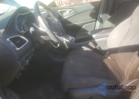 2015 Chrysler 200 Limited z USA, uszkodzony, nr VIN 1C3CCCAB4FN738602